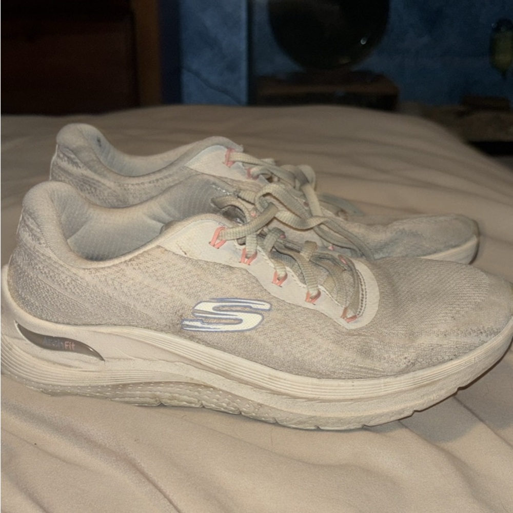 Skechers Women's Light Gray and Pink Lace Athletic Sneakers. Arch Fit.